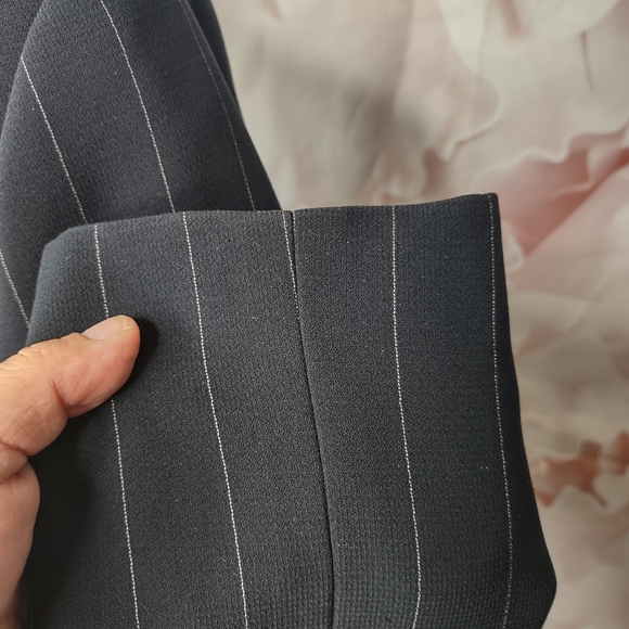 Tahari Arthur S Levine PinStriped Petite Blazer - Picture 14 of 16